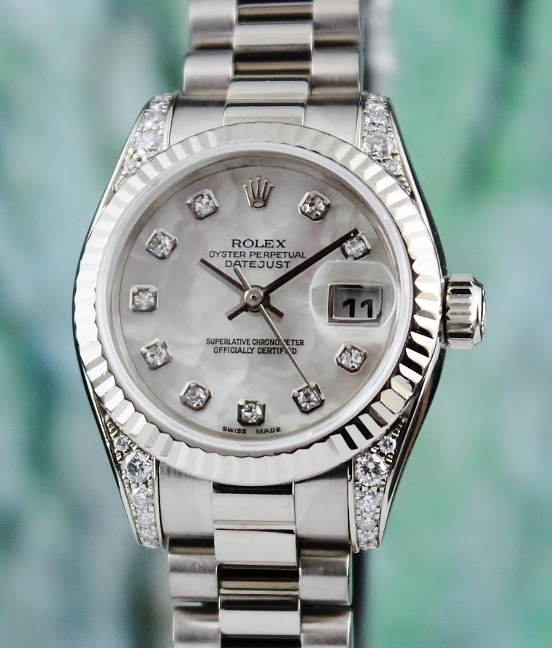 (image for) A ROLEX LADY SIZE 18K WHITE GOLD OYSTER PERPETUAL DATEJUST - 179239